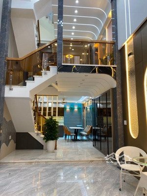 nhà mới 100% full nội thất 5 tầng chỉ 6.5 tỷ