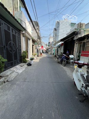 hiếm có khó tìm! nhà hxh thông ngay cách mạng tháng 8, 4*10, giá chỉ hơn 6 tỷ