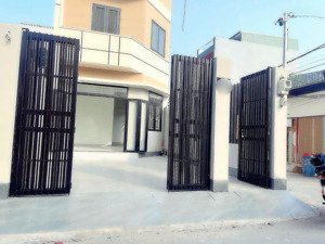 cắt lỗ 200triệu-nhà 2 mặt thoáng-đường 6m-gần chợ long trường q9-kinh doanh tốt-an ninh-105m2-7,3tỷ