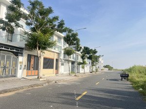 cho thuê biệt thự mặt biển khu đô thị tây bắc, rạch giá, an giang. có ban công rộng 50m2 ngắm biển