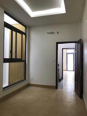 nhà khu bên sông. ngay cạnh white palce và giga mall. đang cho thuê 18 triệu.