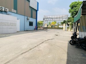 cho thuê kho xưởng tại mặt phố lĩnh nam, hoàng mai. 480m2, có sân chung , mái cao 7m, giá 135k