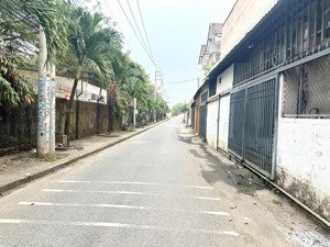 chủ gởi bán nhà mặt tiền cấp 4 phường bửu hoà, 4,4x24=143m2 nở hậu 7,8m, tc 100%, đường 8m, sổ sẵn