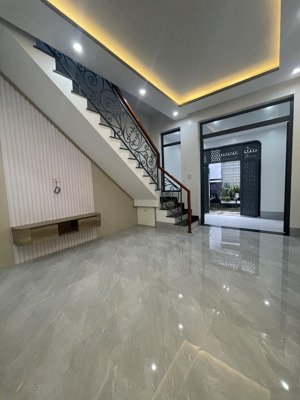 nhà hẻm 2 nguyễn việt hồng, kế công viên lưu hữu phước