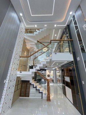 bán nhà kề tên lửa 4x16m 5 tầng đường xe hơi chạy nhỉnh 7 tỷ hơn