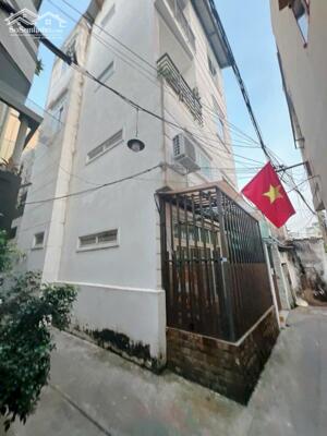 BÁN NHÀ CĂN SỐ 1 ĐƯỜNG XÓM CHIẾU,Cách hẻm xe hơi 10 bước chân, sát mặt tiền