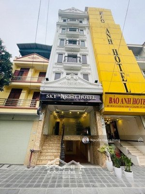bán gấp khách sạn cổ linh 8 tầng, thang máy - vỉa hè, ôtô tránh,22 phòng - dòng tiền 300 triệutháng