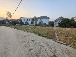 chính chủ bán lô đất đối diện cổng 3 đhqg hàng xóm xanh villas 150m2 full thổ giá 4ty