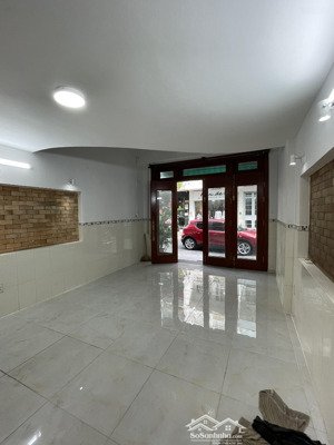 cho thuê mặt bằng mặt tiền hoa hồng p. 2 phú nhuận. giá 15tr/tháng