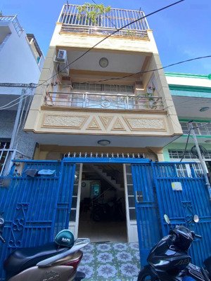 bán nhà mặt tiền hẻm_ 42m2 _ 3 tầng _ nhỉnh 5 tỷ