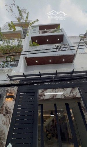 nhà 3tầng hxh - tặng full nội thất - cách phú mỹ hưng - quận 7 ( 3km ) . giá cực tốt