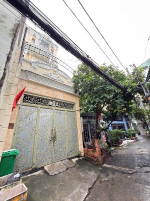 chdv với dt: 105m2 xe hơi thông- quang trung. p11, gv kết cấu 4 tầng với 10pn dòng tiền 45tr/thang