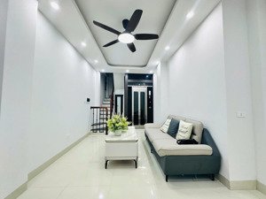 ngọc khánh, 32m, thang máy, nhà xây mới, nội thất xịn, sổ vuông, ngõ nông sạch sẽ, tiện ích nhiều