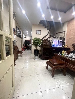 nội thất gỗ lim, diện tích rộng thoáng-45m- kế lạc trung-10 tỷ 011