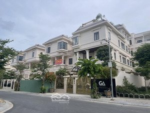 cho thuê biệt thự cityland park hills, gần siêu thị lotte. dt:11x20, hoàn thiện mới có thang máy