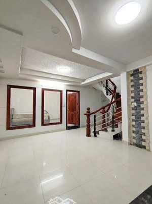 cho thuê nhà 660/1 điện biên phủ, phường 11, quận 10