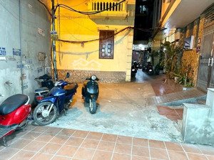 ô tô vào nhà - ba bước ra phố - nhà đẹp như mới khu vực hồ tùng mậu, 50m2 , chỉ hơn 12ty