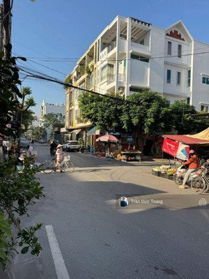 đất mặt đường vĩnh tiến 1 đường to dt 68,2m2