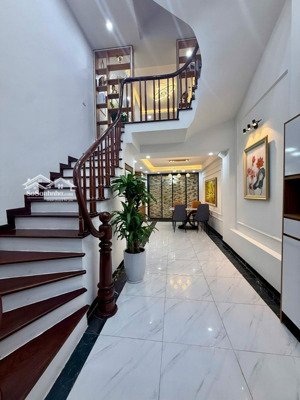 hoa hậu ! bán nhà khương hạ - thanh xuân 39m - 5t - mt3.6m - 9.75 tỷ . oto đỗ cổng , nội thất 5 sao