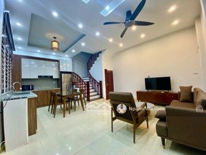 siêu víp '' quận cầu giấy '' mặt ngõ thông ''gần ô tô ''nhà mới đẹp '' ở luôn ''48m2 x 5 tầng ''giá 9,6 ty