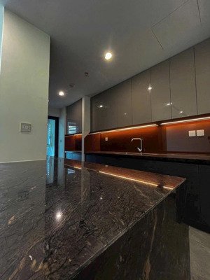 sunshine diamond river q7 , 2pn+1 kho , 2wc , 135m2 . 3 ban công . giá siêu tốt : 15tr ( bao phí )