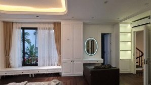 bán nhà trần duy hưng cầu giấy dt 49m x 5t x mt 11m giá 12,9 tỷ có thương lượng