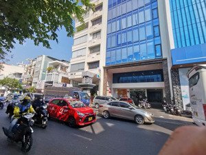 giảm 25 tỷ. bán gấp building mới cứng hầm 5 tầng 1000m2 ngay phan đăng lưu phú nhuận 9x30 vuông vức