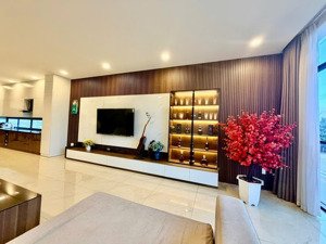 nhà 5 tầng có thang máy siêu hiếm đường 10,5m gần nguyễn phước lan sát sông chủ cần bán gấp.