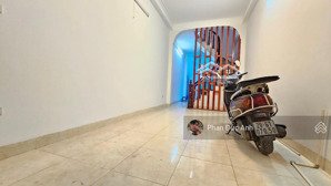 bán nhà trích sài - thuỵ khuê - gần hồ - 30m thông sàn - 5 tầng - ngõ thông 