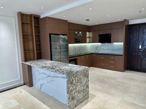 cần bán căn 146m2 căn góc view thoáng tầng trung có nhìn hồ tây, d le roi soleil, 2 đặng thai mai