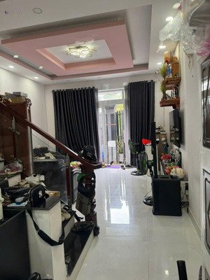 bán gấp nhà quận 2 cách lê văn thịnh chỉ 70m đường ô tô thông. nhà 4t, ngang 5m. giá tốt. tl nhẹ