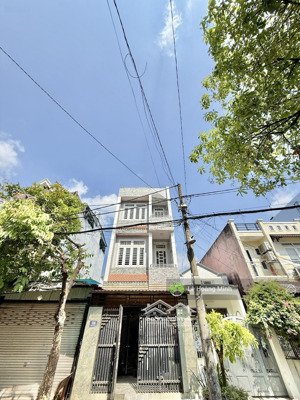 nhà phố 4,5mx 19m. xây 3 tầng mặt tiền đường hiệp thành 31. sát bên công viên. trường nguyễn huệ