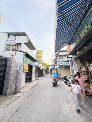 nhà mới 2 tầng liên khu 2 - 10, 49m2, đường 6m ô tô vào nhà, 5,18 tỷ