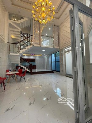 cần bán gấp giá tốt khu nhà phố ngay trung tâm quận 8 cách đại lộ võ văn kiệt 200m giá 36tr/m2