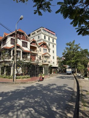 lô góc bánh chưng đi mấy bước chân ra bờ hồ cực chill tại an đồng