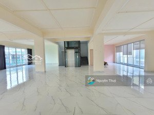 cho thuê sàn văn phòng 150m2 trống suốt - thang máy