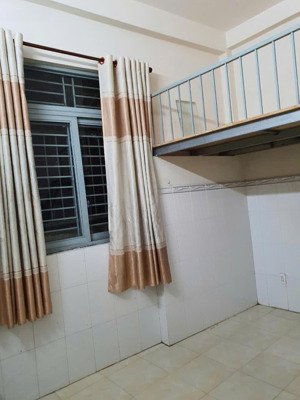 phòng trọ cho thuê, 12m mặt tiền đường lớn, gần trường chợ trạm xe buýt, st gigamall, phòng m lạnh