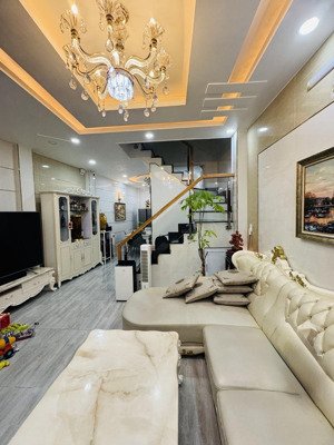 cần bán nhà quận 11 - 4 tầng - hẻm nhựa 8m xe hơi đậu thoải mái