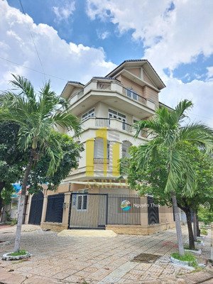 toà nhà căn góc 3 lầu - thang máy sàn trống giá 70 triệu