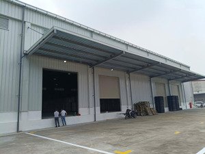 ct kho xưởng đường nguyễn văn linh, long biên. dt 550m2, mt 20 điện 3fa xuất vat xe công vào pccc