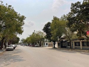 446. bán lô đất cực đẹp lô 6b lê hồng phong - úp lưng lô mặt đường. vị trí xây dựng đồng bộ.