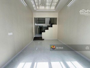 cho thuê nhà 3 tầng đường: nguyễn khoái - phòng khách rộng - sạch đẹp