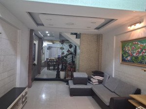 nhà 3 tâng dt 62m . giá 3ty8 . hxh đường 6 linh xuân / trung tâm thủ đức