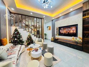 bán nhà phố ngọc lâm - mặt tiền 5m rộng rãi - full nội thất - giá tốt