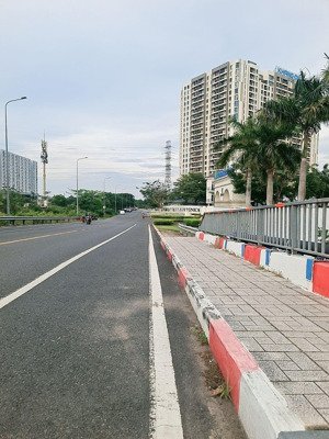 cần bán đất bách khoa đường 711, đường 16m trục chính