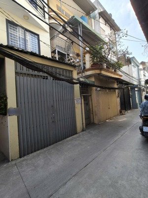 bán nhà riêng tại bùi văn ba, 8,9 tỷ, 80m2, 10pn, 10wc, 4 tầng, ngay sát mặt tiền