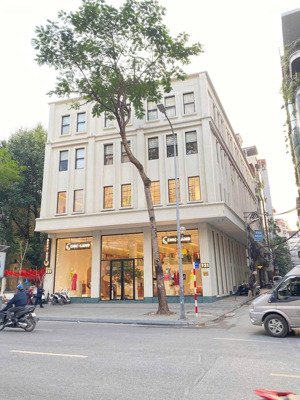 siêu mới. cho thuê nhà mặt phố triều khúc. diện tích 140m2 x 5tầng, mặt tiền 7,5m, giá thuê 120tr