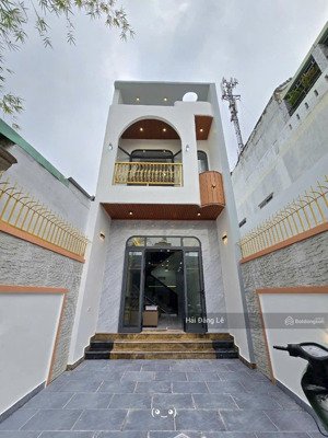 phá giá thị trường nhà đất , bán nhà lầu siêu rẻ chỉ cần trả trước 550tr dọn vào ở đón tết ngay.