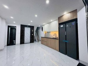 chỉ 8.x tỷ - ô tô đỗ cổng - duy nhất 1 căn gần ngoại giao đoàn , công viên hoà bình