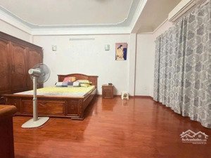 chủ giảm 1 tỷ , bán nhà trần phú - văn quán dt 40m2 - 5t , khu phân lô vỉa hè rộng